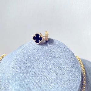 Van Cleef inspired onyx color. Set necklace and earrings in an 18k saudi gold